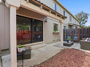 2 Knoll Ct, Hercules CA 94547