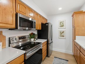 2 Knoll Ct, Hercules CA 94547