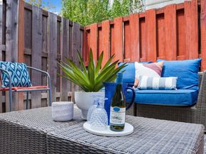 2 Knoll Ct, Hercules CA 94547