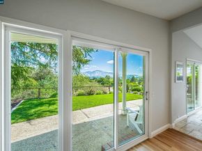 11 Dale Court, Lafayette CA 94595