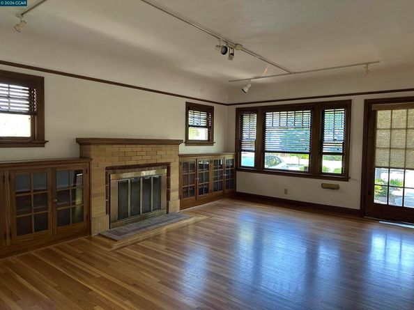 1272 Pine St, Palo Alto CA 94301