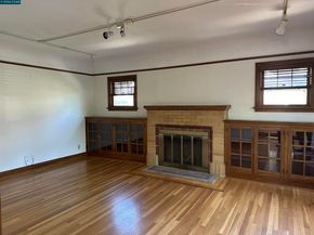 1272 Pine St, Palo Alto CA 94301