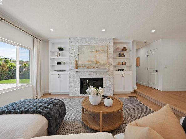 35279 Farnham Dr, Newark CA 94560