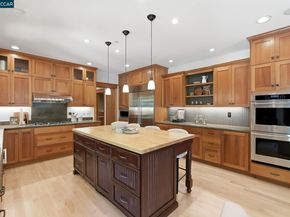 30 Greenwood Ct, Orinda CA 94563