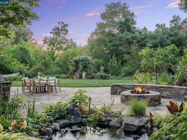 30 Greenwood Ct, Orinda CA 94563
