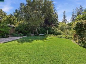 30 Greenwood Ct, Orinda CA 94563