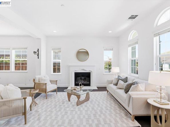 1718 N Terracina Dr, Dublin CA 94568