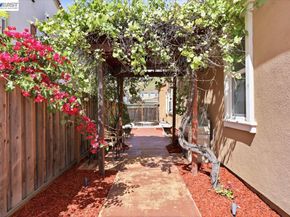 1718 N Terracina Dr, Dublin CA 94568