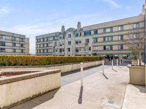 988 Franklin St 707, Oakland CA 94607