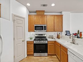 710 City Walk Pl 4, Hayward CA 94541