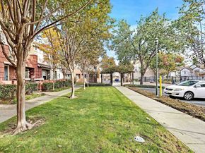 710 City Walk Pl 4, Hayward CA 94541