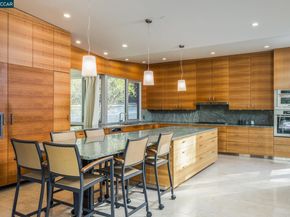 2 Crane Ct, Orinda CA 94563