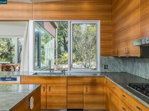 2 Crane Ct, Orinda CA 94563