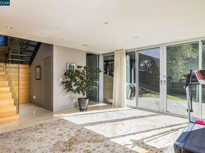 2 Crane Ct, Orinda CA 94563