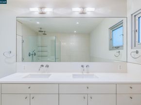 2 Crane Ct, Orinda CA 94563