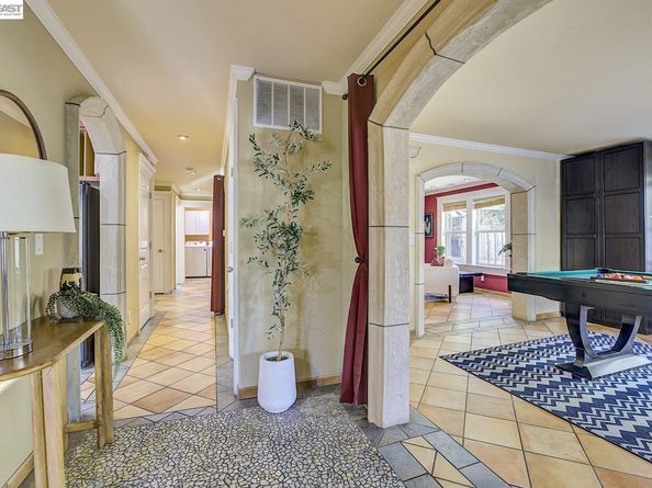 2635 E 10Th St, Oakland CA 94601