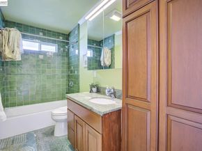 2635 E 10Th St, Oakland CA 94601