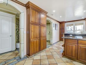 2635 E 10Th St, Oakland CA 94601