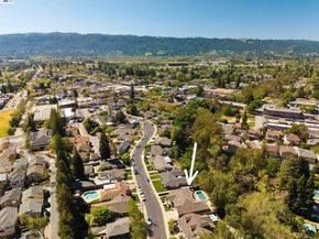 4071 Walnut Dr, Pleasanton CA 94566