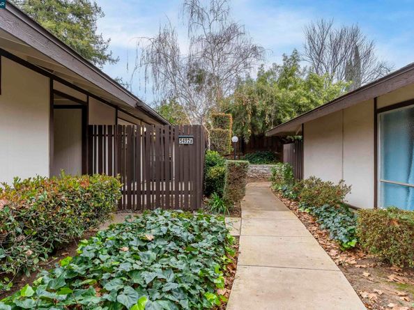 5492 Roundtree Dr A, Concord CA 94521