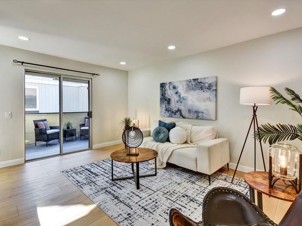 2547 Easton Ln 18, San Jose CA 95133