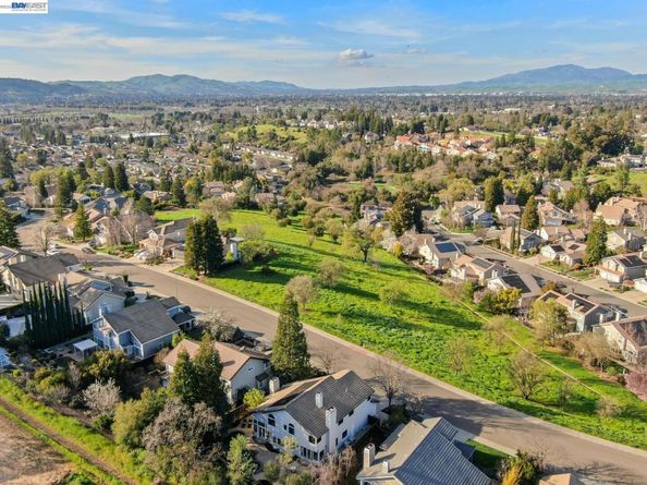 1039 Hopkins Way, Pleasanton CA 94566