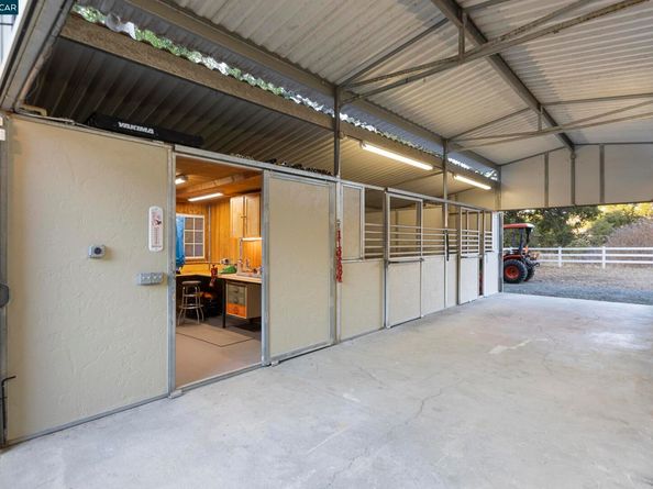 350 Pine Creek Rd, Walnut Creek CA 94598