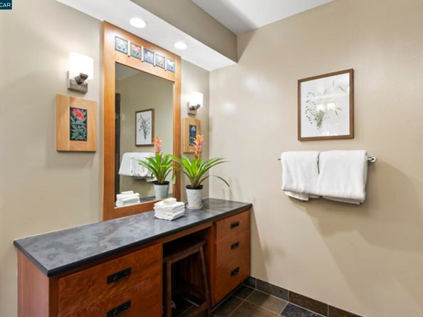 350 Pine Creek Rd, Walnut Creek CA 94598