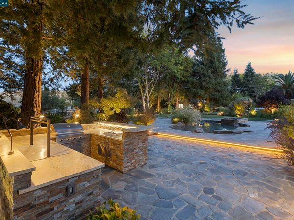 350 Pine Creek Rd, Walnut Creek CA 94598