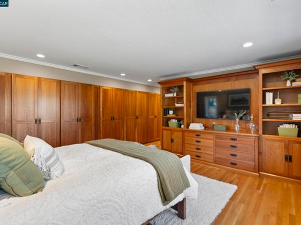 350 Pine Creek Rd, Walnut Creek CA 94598