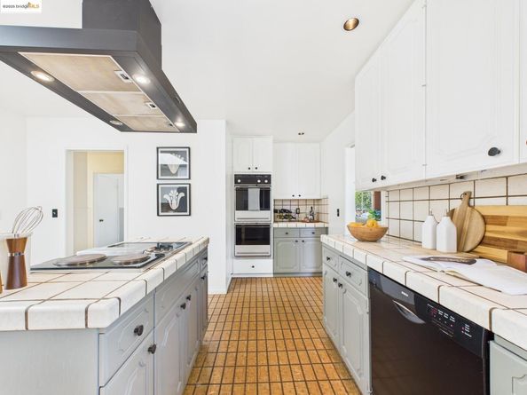 1162 136Th Ave, San Leandro CA 94578