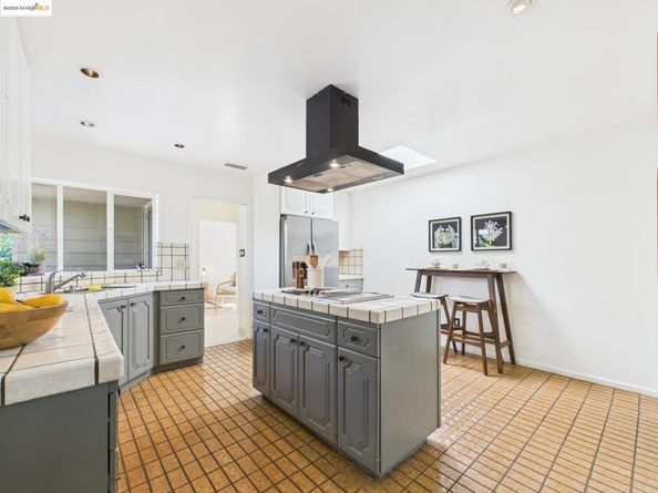 1162 136Th Ave, San Leandro CA 94578