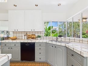 1162 136Th Ave, San Leandro CA 94578