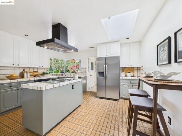 1162 136Th Ave, San Leandro CA 94578