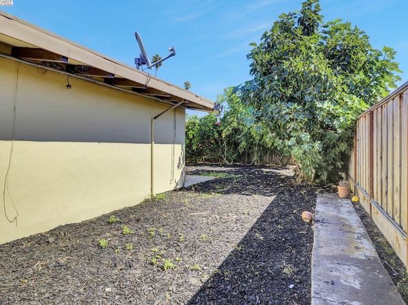 2072 Everglade St, Hayward CA 94545
