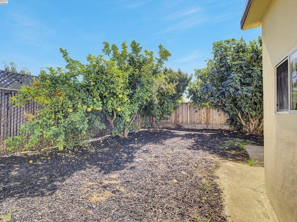 2072 Everglade St, Hayward CA 94545