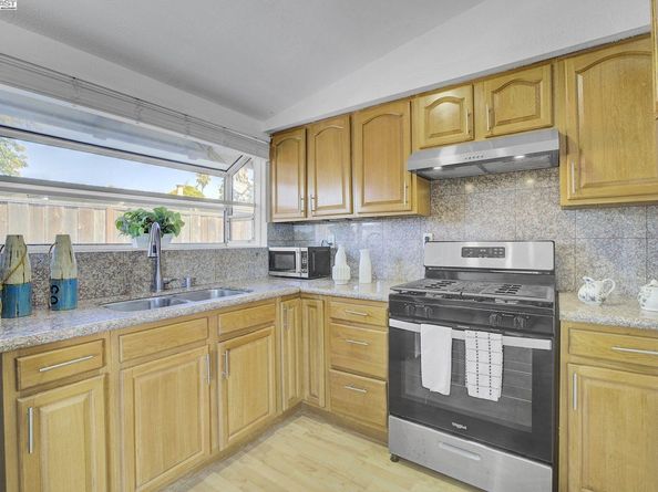 2072 Everglade St, Hayward CA 94545