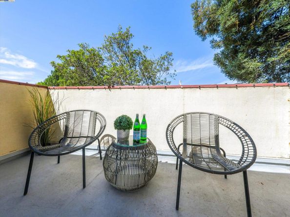 44 Lodato Ave Apt 212, San Mateo CA 94403