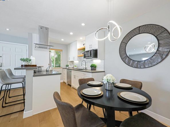44 Lodato Ave Apt 212, San Mateo CA 94403