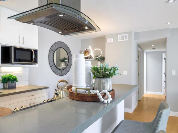 44 Lodato Ave Apt 212, San Mateo CA 94403