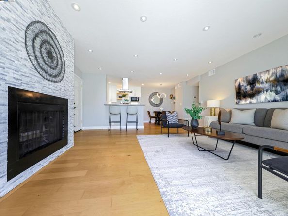 44 Lodato Ave Apt 212, San Mateo CA 94403