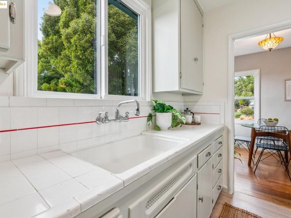 5634 Burlingame Ave, Richmond CA 94804