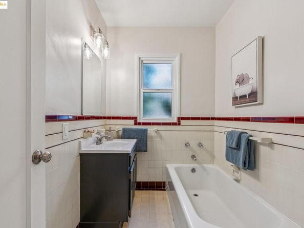 5634 Burlingame Ave, Richmond CA 94804