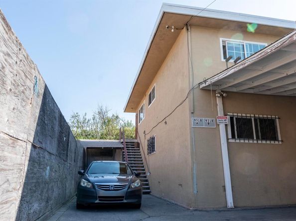 9318 Olive St, Oakland CA 94603