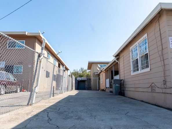9318 Olive St, Oakland CA 94603