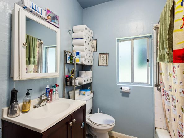 845 Isabella Street, Oakland CA 94607