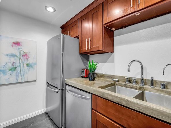 400 Wayne Ave 1, Oakland CA 94606