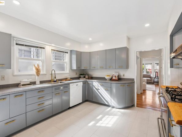 2762 Maxwell Ave, Oakland CA 94619