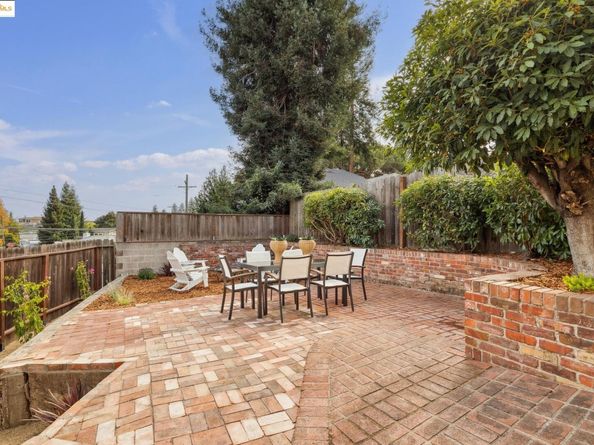 2762 Maxwell Ave, Oakland CA 94619