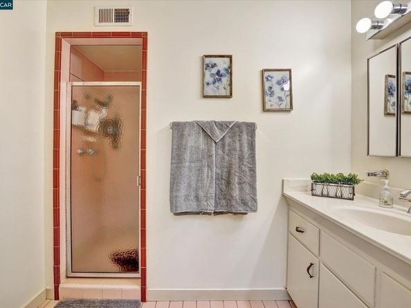 Undisclosed Address #41114650, Orinda CA 94563